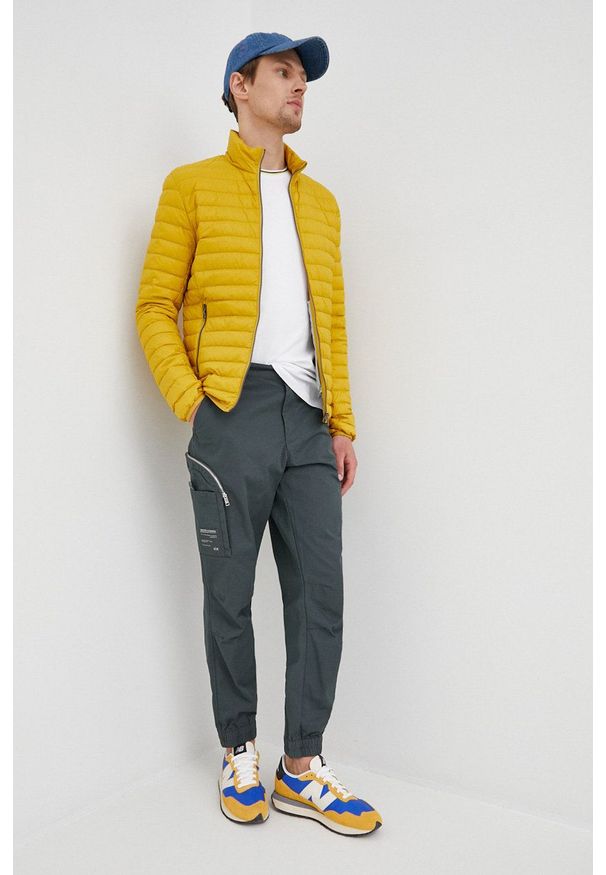 Colmar kurtka puchowa męska kolor żółty przejściowa. Okazja: na co dzień. Kolor: żółty. Materiał: puch. Styl: casual