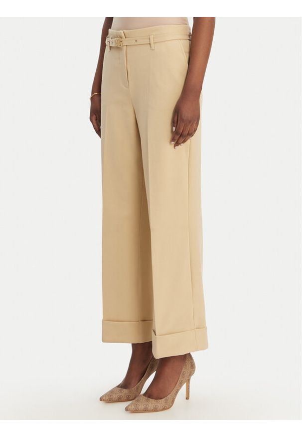 Guess Spodnie materiałowe W6GB17 W1894 Brązowy Regular Fit. Kolor: brązowy. Materiał: syntetyk