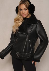 Renee - Czarna Kurtka Pilotka z Ekoskóry z Kożuszkiem i Ozdobnym Paskiem Naprola. Okazja: na co dzień. Kolor: czarny. Sezon: zima, jesień. Styl: casual