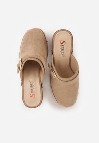 Renee - Ciemnobeżowe Klapki na Słupku w Stylu Chodaków z Klamrami i Nitami Semelaia. Okazja: na co dzień. Kolor: beżowy. Wzór: aplikacja. Obcas: na słupku. Styl: casual, boho #3