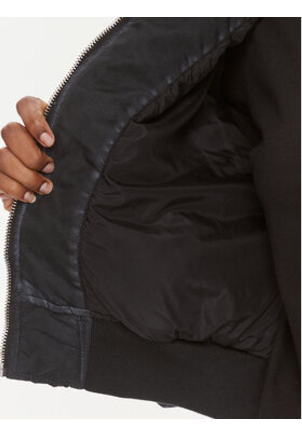 Calvin Klein Jeans Kurtka bomber J20J221378 Czarny Relaxed Fit. Kolor: czarny. Materiał: syntetyk
