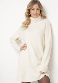 Born2be - Jasnobeżowa Dzianinowa Sukienka z Prążkowanego Materiału Liannae. Okazja: do pracy. Kolor: beżowy. Materiał: materiał, prążkowany, dzianina. Styl: elegancki #1