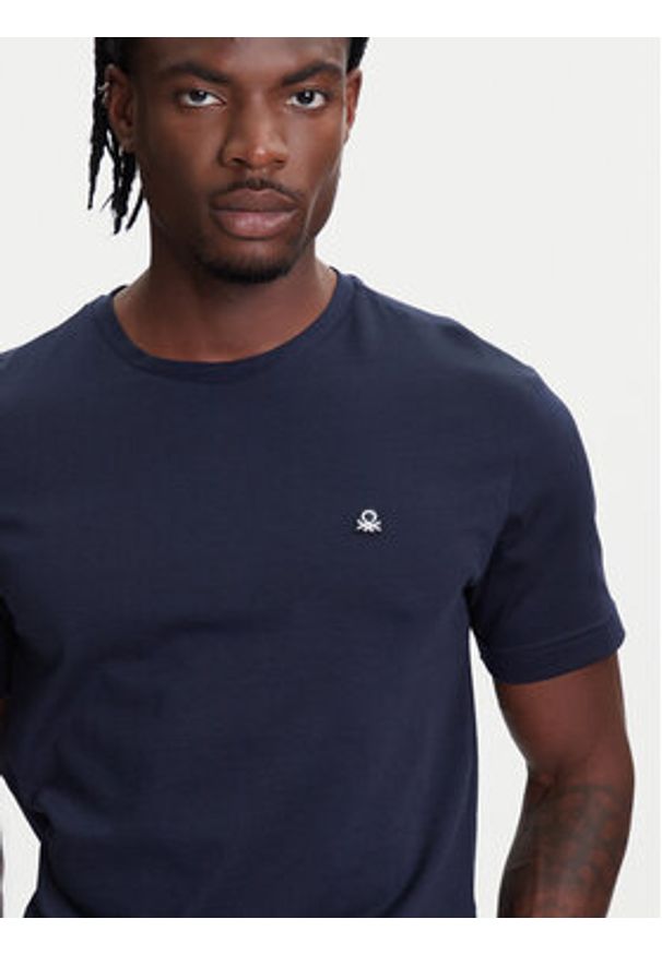 United Colors of Benetton - United Colors Of Benetton T-Shirt 3M4WU1088 Granatowy Relaxed Fit. Kolor: niebieski. Materiał: bawełna