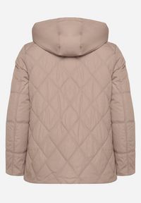 Born2be - Ciemnobeżowa Pikowana Kurtka z Kapturem i Ozdobnymi Suwakami Carnaye. Okazja: na co dzień, na spacer. Typ kołnierza: kaptur. Kolekcja: plus size. Kolor: beżowy. Materiał: jeans. Styl: sportowy, casual, elegancki