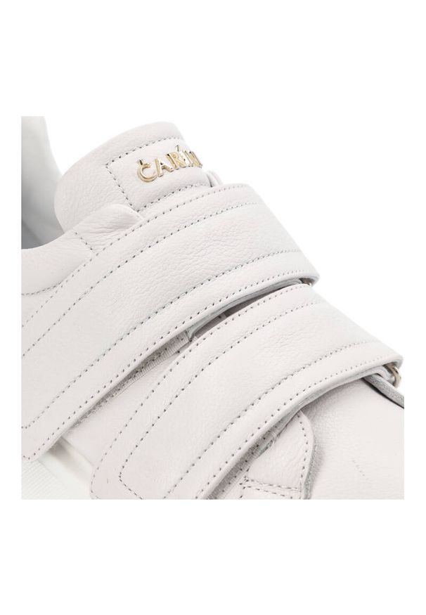 Białe Sneakersy Carinii Modne Na Obuwie Damskie. Zapięcie: rzepy. Kolor: biały. Materiał: skóra