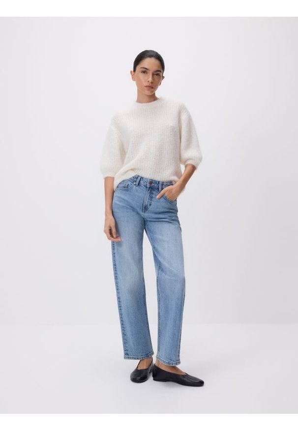 Reserved - Jeansy straight z krótszą nogawką - niebieski. Kolor: niebieski. Długość: krótkie