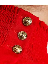 Versace Jeans Couture - VERSACE JEANS COUTURE - Czerwona sukienka z bufiastymi rękawami. Kolor: czerwony. Typ sukienki: asymetryczne #4