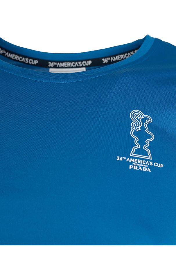 North Sails X Prada T-shirt "Foehn" | 45 2505 000 | T-shirt Foehn | Kobieta | Niebieski. Okazja: na co dzień. Kolor: niebieski. Materiał: poliester. Wzór: aplikacja, nadruk, napisy. Styl: casual