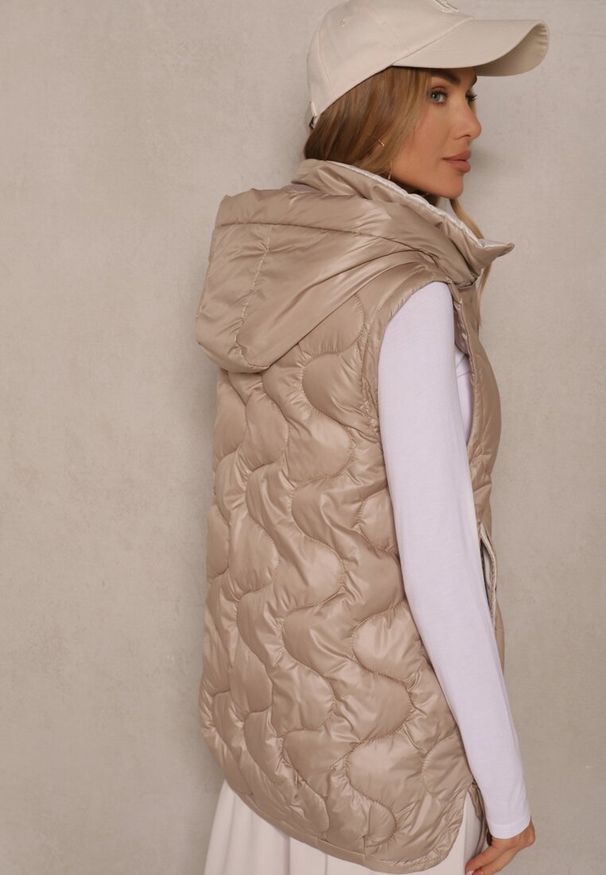 Renee - Brązowa Kamizelka z Odpinanym Kapturem Ozdobnie Pikowana Silzeki. Okazja: na co dzień. Kolor: brązowy. Materiał: materiał, jeans. Sezon: jesień, wiosna. Styl: klasyczny, elegancki, sportowy, casual