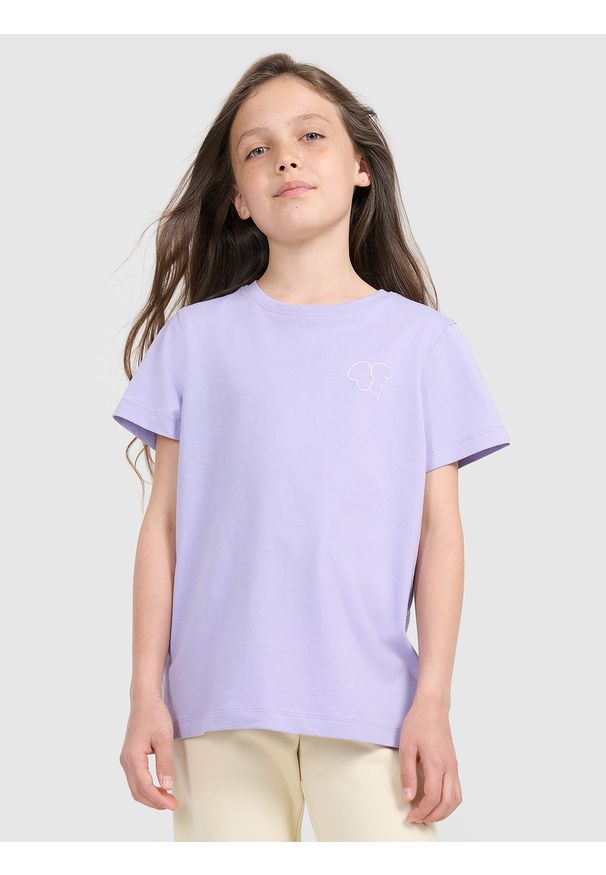 4f - 4F T-shirt regular z nadrukiem dziewczęcy - fioletowy 134 (8-9 lat). Okazja: na co dzień. Kolor: fioletowy. Materiał: bawełna, materiał, jersey. Długość rękawa: krótki rękaw. Długość: krótkie. Wzór: nadruk. Sezon: lato. Styl: młodzieżowy, klasyczny, casual, sportowy