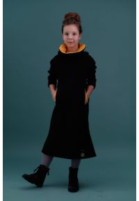 Hultaj Polski - Sukienka Mała Olga czarna z mandarynką. Kolor: czarny. Materiał: elastan, dresówka, dzianina, bawełna, tkanina