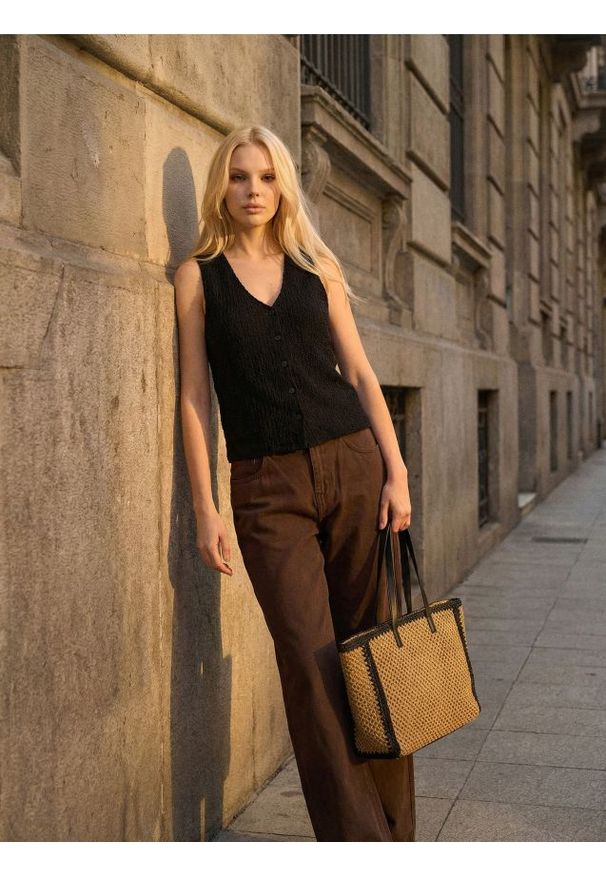 Sinsay - Kamizelka z dekoltem V na guziki - czarny. Kolor: czarny