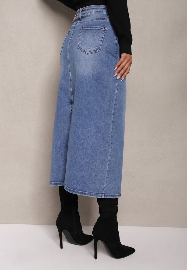 Renee - Niebieska Spódnica High Waist Ołówkowa z Przejaśnieniami na Jeansowym Materiale Carolea. Okazja: na co dzień. Stan: podwyższony. Kolor: niebieski. Materiał: jeans, materiał. Styl: klasyczny, casual