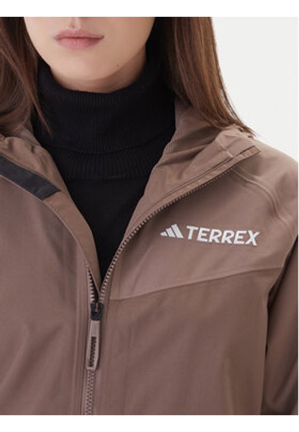 Adidas - adidas Kurtka przeciwdeszczowa Terrex Multi 2L RAIN.RDY JN0857 Beżowy Regular Fit. Kolor: beżowy. Materiał: syntetyk