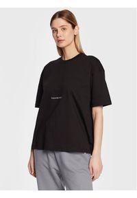 Calvin Klein Jeans T-Shirt J20J220768 Czarny Boyfriend Fit. Kolor: czarny. Materiał: bawełna