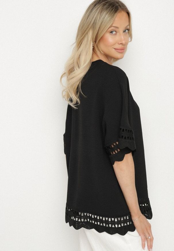 Born2be - Czarna Bluzka z Ażurowymi Wstawkami Vozenia. Okazja: na co dzień. Kolor: czarny. Materiał: jeans. Wzór: ażurowy. Styl: klasyczny, elegancki, casual