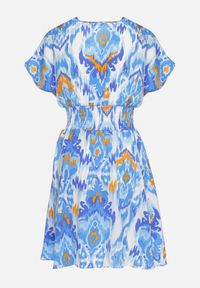 Born2be - Niebieska Sukienka Rozkloszowana z Kopertowym Dekoltem i Gumką w Pasie Emrra. Okazja: na co dzień, na plażę. Typ kołnierza: dekolt kopertowy. Kolor: niebieski. Materiał: tkanina. Sezon: lato. Typ sukienki: kopertowe. Styl: casual #6