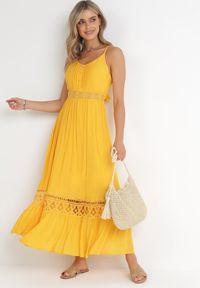 Born2be - Żółta Rozkloszowana Sukienka z Koronką na Ramiączkach Sawita. Kolor: żółty. Materiał: koronka. Długość rękawa: na ramiączkach. Wzór: koronka. Styl: wakacyjny #1