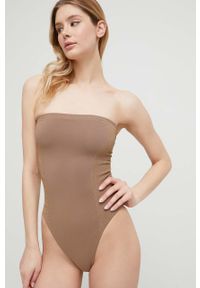 Calvin Klein jednoczęściowy strój kąpielowy kolor brązowy miękka miseczka. Kolor: brązowy. Materiał: materiał #3