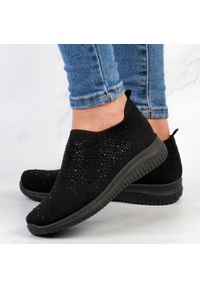 POTOCKI - Czarne sportowe buty damskie Potocki 16026. Kolor: czarny. Materiał: tkanina. Obcas: na obcasie. Wysokość obcasa: średni #1