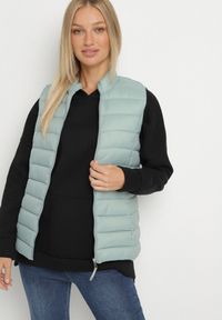 Born2be - Jasnozielona Pikowanana Kamizelka Sifitta. Okazja: na co dzień. Kolor: zielony. Materiał: jeans. Styl: klasyczny, casual, elegancki #6