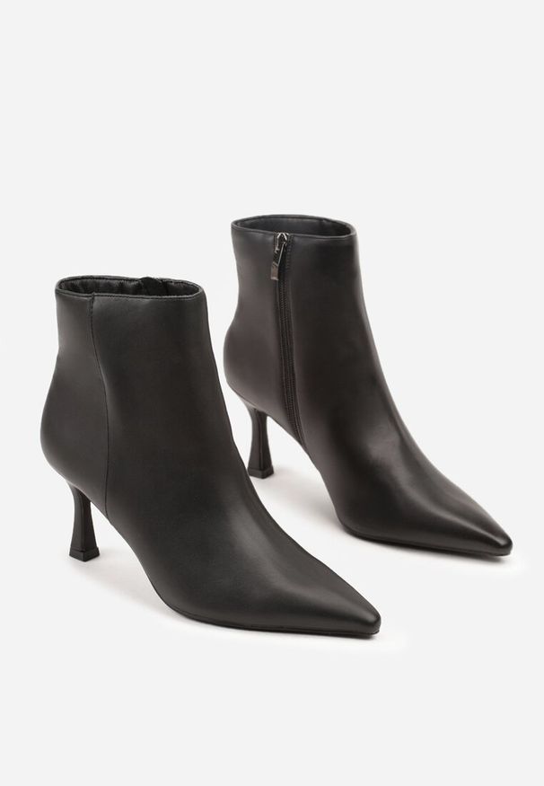 Born2be - Czarne Botki Vices do Kostki na Klepsydrze ze Szpiczastym Noskiem Vadvire. Okazja: na co dzień. Nosek buta: szpiczasty. Kolor: czarny. Materiał: jeans. Obcas: na obcasie. Styl: casual, elegancki. Wysokość obcasa: średni