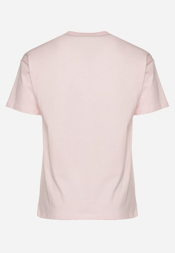 Born2be - Jasnoróżowy T-shirt z Bawełny z Cyrkoniowym Napisem Hirtebia. Okazja: na co dzień. Kolor: różowy. Materiał: bawełna. Wzór: napisy. Styl: casual