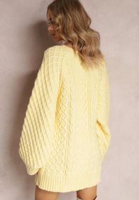 Renee - Żółty Długi Sweter Ozdobiony Drobnym Splotem Killoe. Kolor: żółty. Materiał: jeans. Długość: długie. Wzór: ze splotem, aplikacja #5