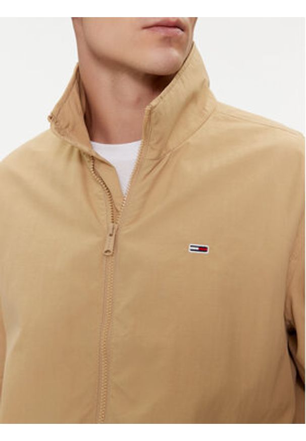 Tommy Jeans Kurtka bomber Essential DM0DM17982 Beżowy Regular Fit. Kolor: beżowy. Materiał: syntetyk