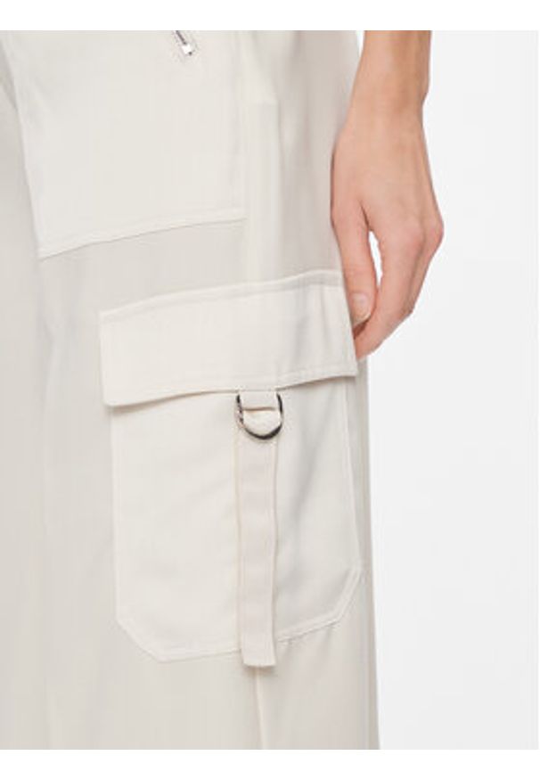 DKNY Spodnie materiałowe P3JKNV51 Khaki Straight Leg. Kolor: brązowy. Materiał: syntetyk