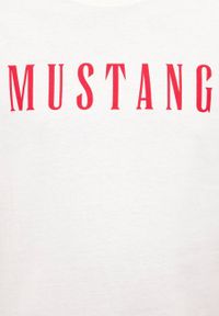 Mustang - Męski T-Shirt Koszulka MUSTANG Style Austin Cannoli Cream 1014695 2084. Okazja: na co dzień. Kolekcja: plus size. Materiał: jeans, bawełna. Wzór: aplikacja. Styl: elegancki, casual, klasyczny