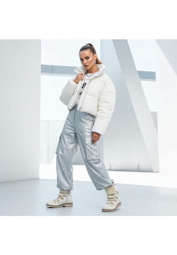 Białe Botki Kampa Damskie Ocieplane Obuwie. Okazja: na spacer. Zapięcie: sznurówki. Kolor: biały. Materiał: skóra. Sezon: zima. Styl: elegancki