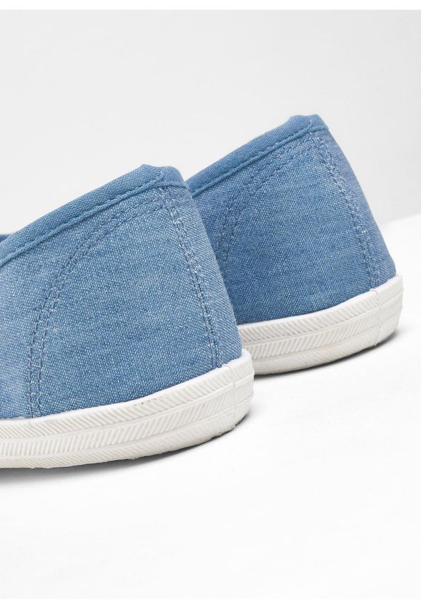 bonprix - Baleriny z bawełnianego płótna. Kolor: niebieski. Materiał: bawełna. Wzór: aplikacja. Styl: sportowy
