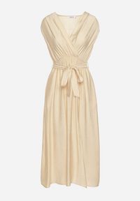 Born2be - Beżowa Rozkloszowana Sukienka z Wiskozą Kopertowym Dekoltem i Materiałowym Paskiem w Talii Jenvia. Okazja: na spacer. Typ kołnierza: dekolt kopertowy. Kolor: beżowy. Materiał: wiskoza, materiał. Sezon: lato. Typ sukienki: kopertowe. Styl: klasyczny #6