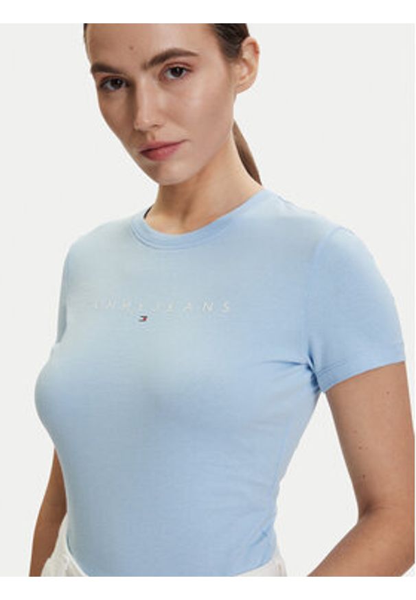 Tommy Jeans T-Shirt DW0DW18398 Niebieski jasny Slim Fit. Kolor: niebieski. Materiał: bawełna