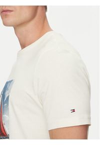 TOMMY HILFIGER - Tommy Hilfiger T-Shirt Color Photo Print MW0MW38615 Beżowy Regular Fit. Kolor: beżowy. Materiał: bawełna. Wzór: nadruk #3