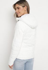 Born2be - Biała Kurtka Pikowana Przejściowa Ryrvyra. Kolor: biały. Materiał: polar. Sezon: jesień. Styl: klasyczny #6