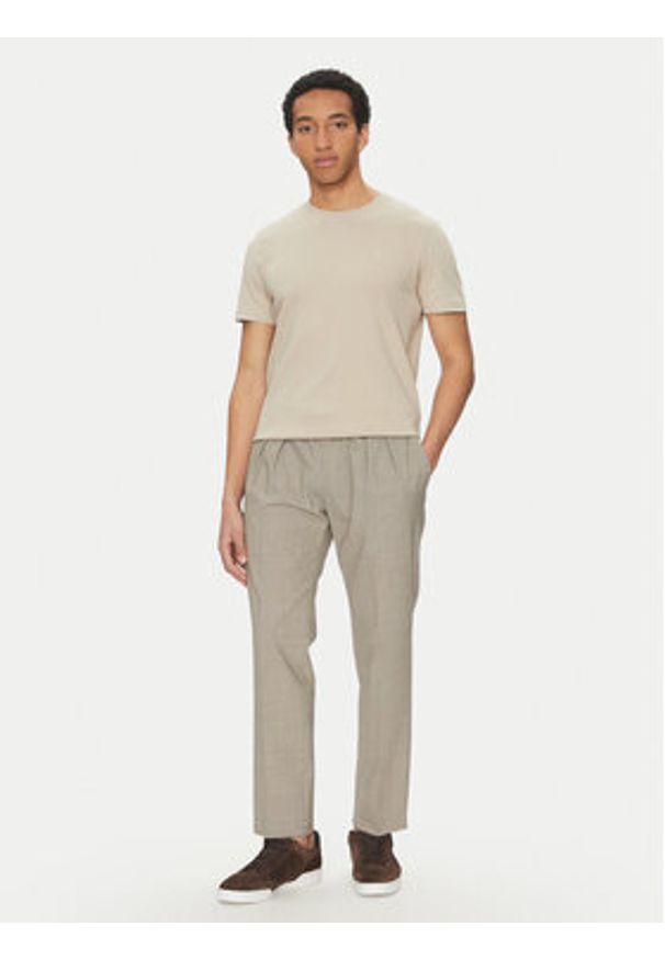 JOOP! T-Shirt 17 JJ-22Priamo 30045539 Beżowy Modern Fit. Kolor: beżowy. Materiał: bawełna