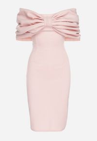 Born2be - Różowa Taliowana Sukienka Dopasowana z Odsłoniętymi Ramionami i Drapowaniem Palamiria. Okazja: na randkę, na imprezę. Kolor: różowy #3