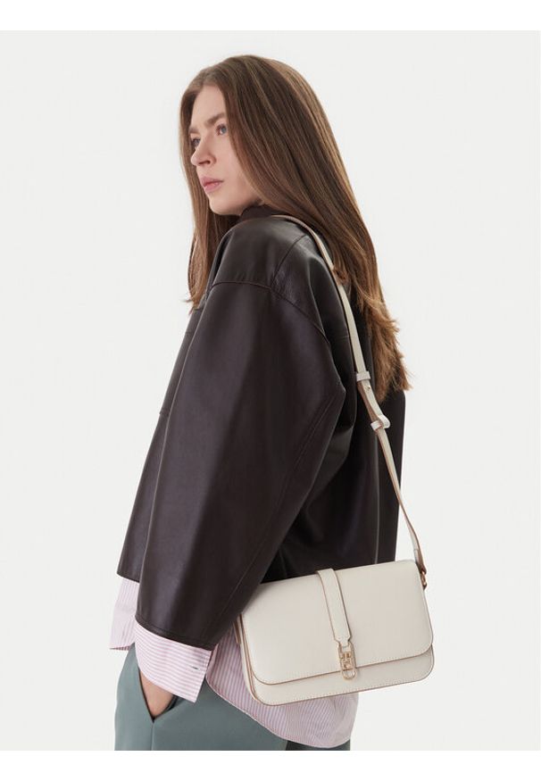 TOMMY HILFIGER - Tommy Hilfiger Torebka Th Libre Flap Crossover AW0AW17723 Beżowy. Kolor: beżowy. Materiał: skórzane