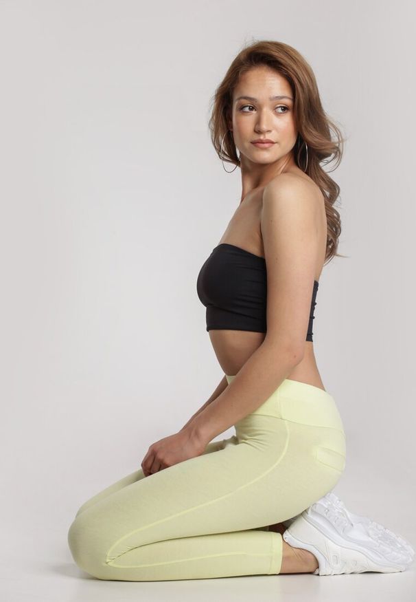 Renee - Żółte Legginsy Nealiria. Kolor: żółty. Materiał: dzianina. Długość: długie. Wzór: gładki. Styl: klasyczny