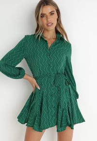 Born2be - Zielona Sukienka Koszulowa Horro. Kolor: zielony. Materiał: tkanina, materiał. Wzór: nadruk, geometria. Typ sukienki: koszulowe. Długość: mini #1