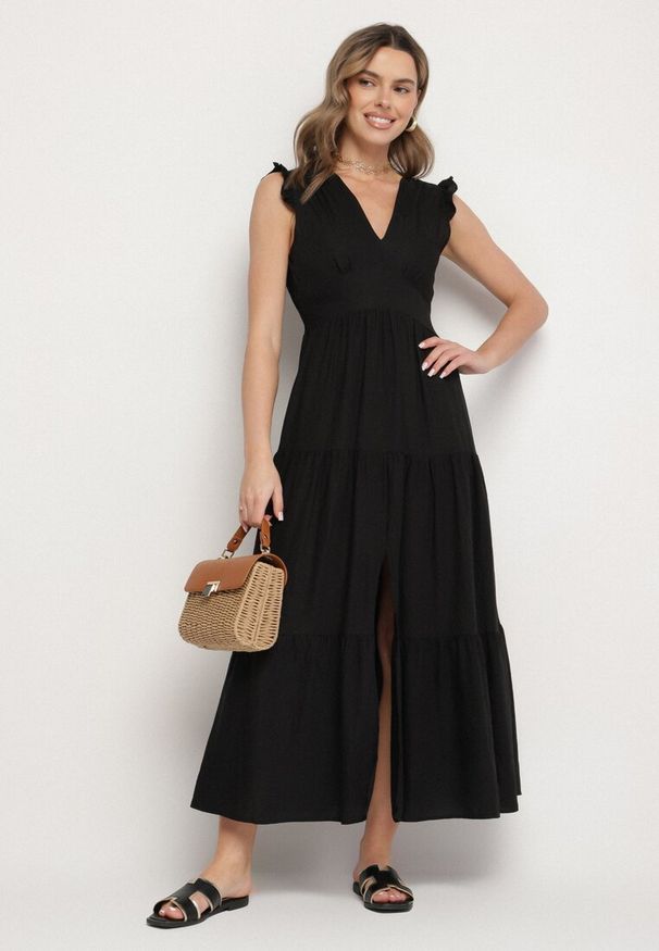Born2be - Czarna Wiskozowa Sukienka z Falbankami Sadoline. Okazja: na co dzień. Typ kołnierza: kołnierz z falbankami. Kolor: czarny. Materiał: wiskoza. Styl: casual, boho