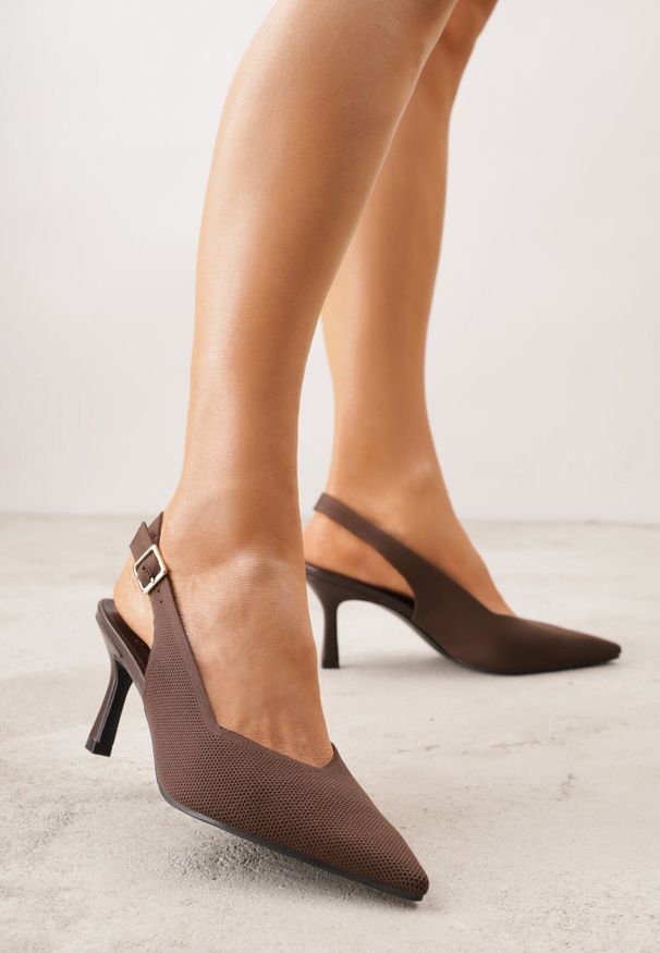 Born2be - Brązowe Sandały na Szpilce Ozdobione Plecionką Callaxie. Okazja: na co dzień. Zapięcie: sprzączka. Kolor: brązowy. Materiał: jeans. Wzór: aplikacja. Sezon: lato. Obcas: na szpilce. Styl: casual, elegancki, klasyczny, wizytowy