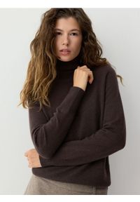 Reserved - Wełniany golf z dodatkiem kaszmiru - ciemnobrązowy. Typ kołnierza: golf. Kolor: brązowy. Materiał: wełna, kaszmir