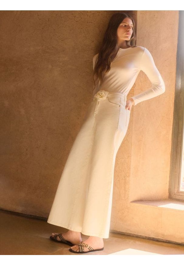 Reserved - Prążkowany longsleeve z guzikami - złamana biel. Materiał: prążkowany. Długość rękawa: długi rękaw