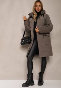 Renee - Zielona Kurtka z Pikowanymi Przeszyciami Kapturem i Wysokim Kołnierzem Atinesca. Okazja: na co dzień. Kolor: zielony. Materiał: jeans. Sezon: zima. Styl: casual #5