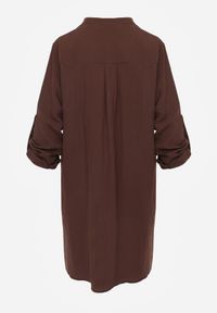 Renee - Brązowa Pudełkowa Sukienka Bawełniana Oversize z Dekoltem w Serek Elavellis. Okazja: na co dzień. Typ kołnierza: dekolt w serek. Kolor: brązowy. Materiał: bawełna. Typ sukienki: oversize. Styl: elegancki, casual #8