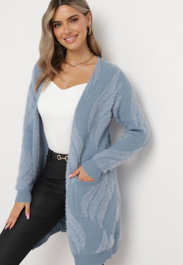 Born2be - Niebieski Puszysty Kardigan Niezapinany Heliture. Kolekcja: plus size. Kolor: niebieski. Materiał: dzianina. Długość rękawa: długi rękaw. Długość: długie