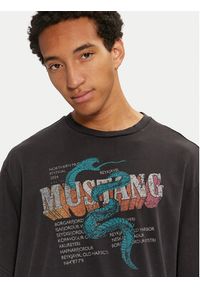 Mustang T-Shirt Akron 1015658 Czarny Relaxed Fit. Kolor: czarny. Materiał: bawełna